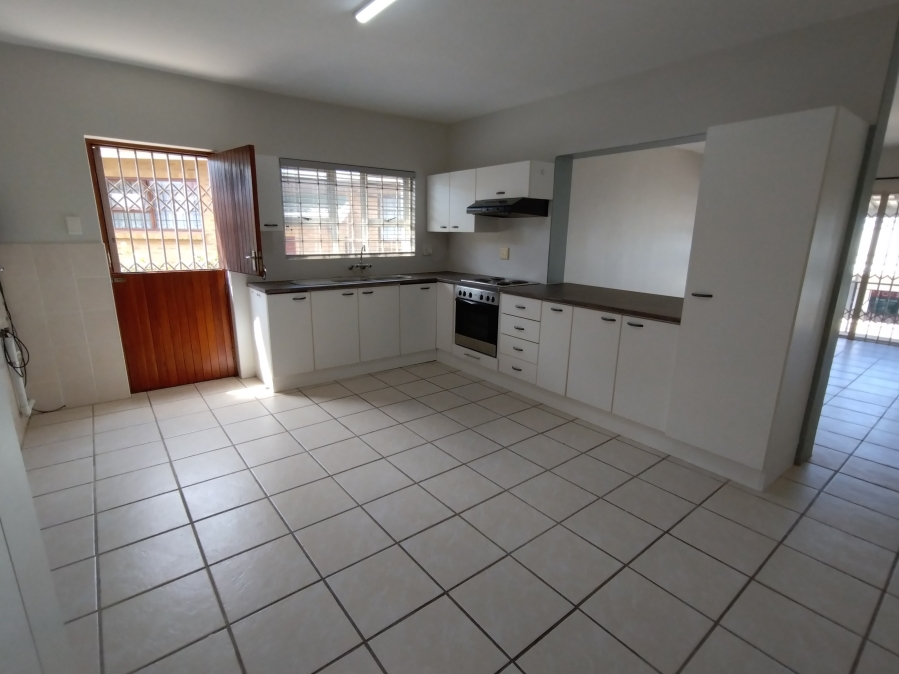 7 Bedroom Property for Sale in Wavecrest Eastern Cape